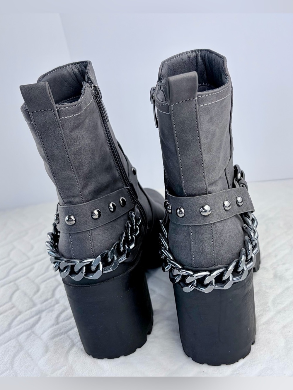 Nine West Gray Platform Lug Boots with Chain Detail Women’s Size 9